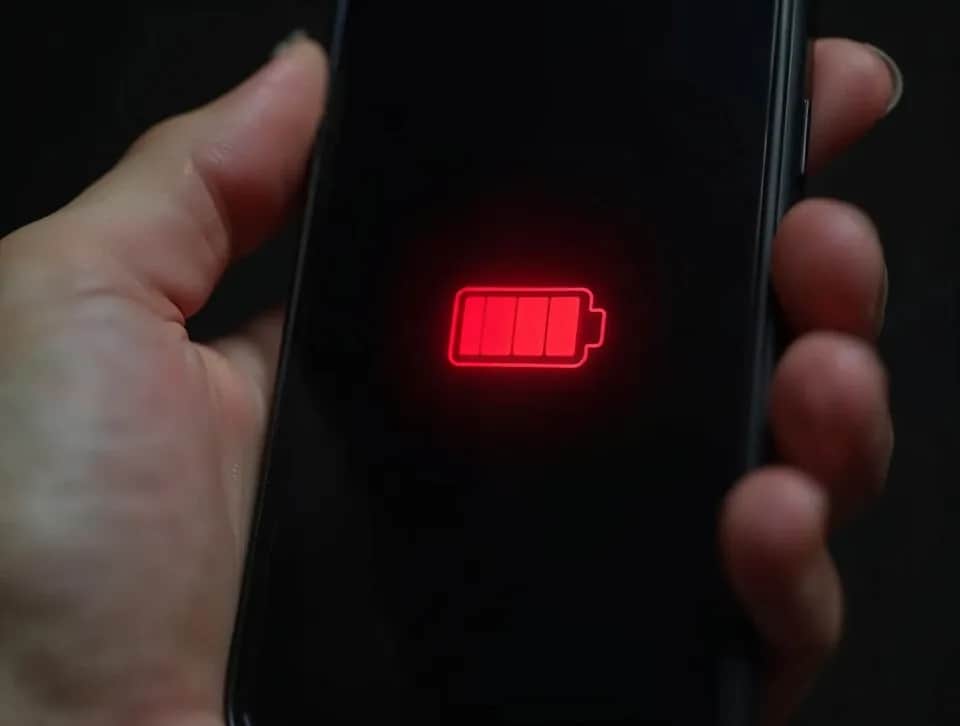 Zamykanie aplikacji w tle: Czy to oszczędza baterię? Praktyczny poradnik