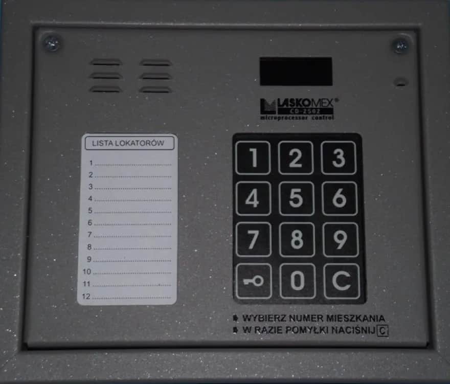 Jak działa domofon w bloku? Poznaj zasadę i rozwiąż problemy