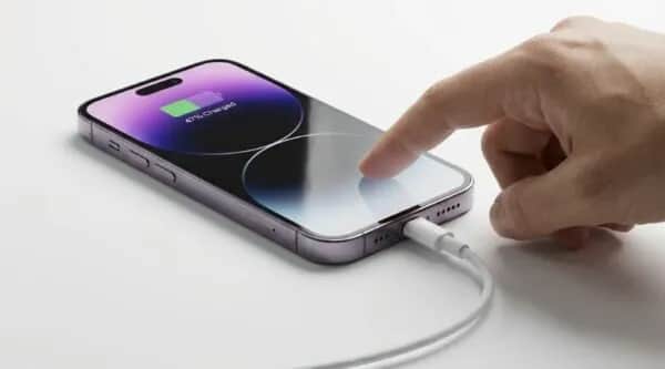 Czy można używać iPhone'a podczas ładowania? Fakty i mity